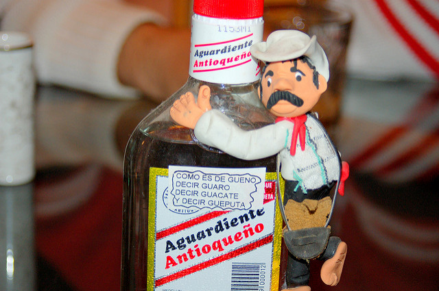 Coisas que você tem que comer na Colômbia - Aguardiente Antioqueño